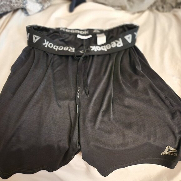 REEBOK LARGE BLACK SHORTS - Picture 1 of 2